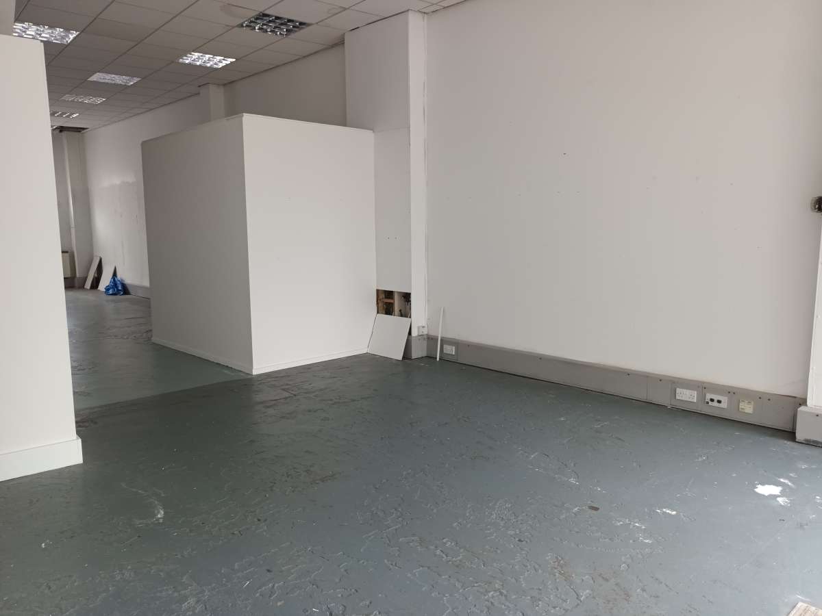 Retail/Shop in Exeter - photo 2