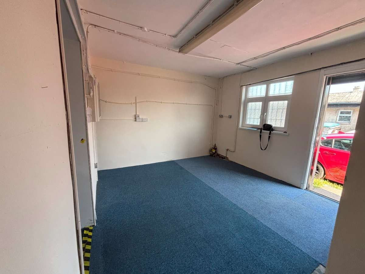 Retail/Shop in Dumfries - photo 4