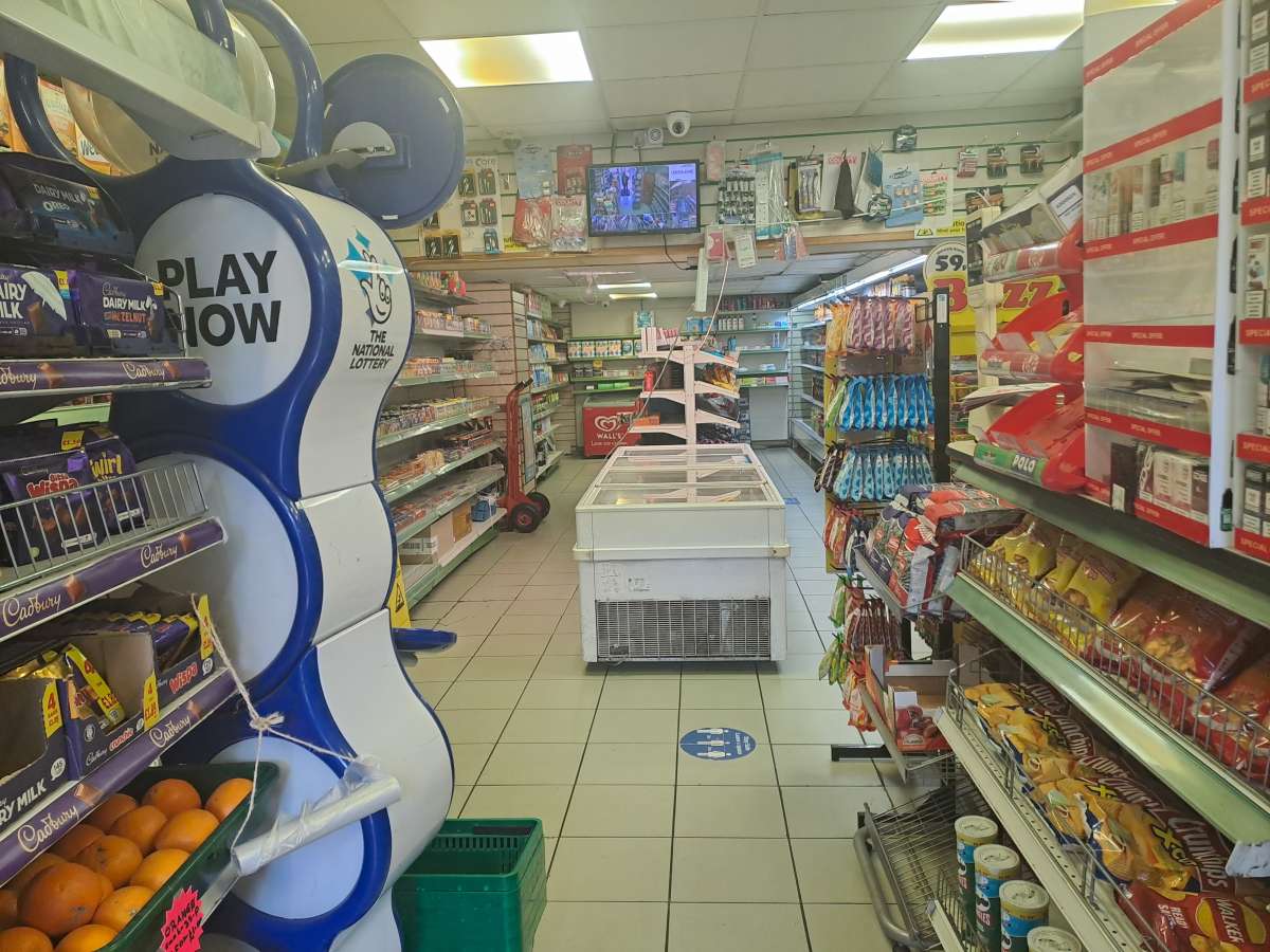 Retail/Shop in London - photo 2