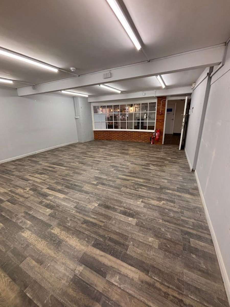 Retail/Shop in Odiham - photo 4