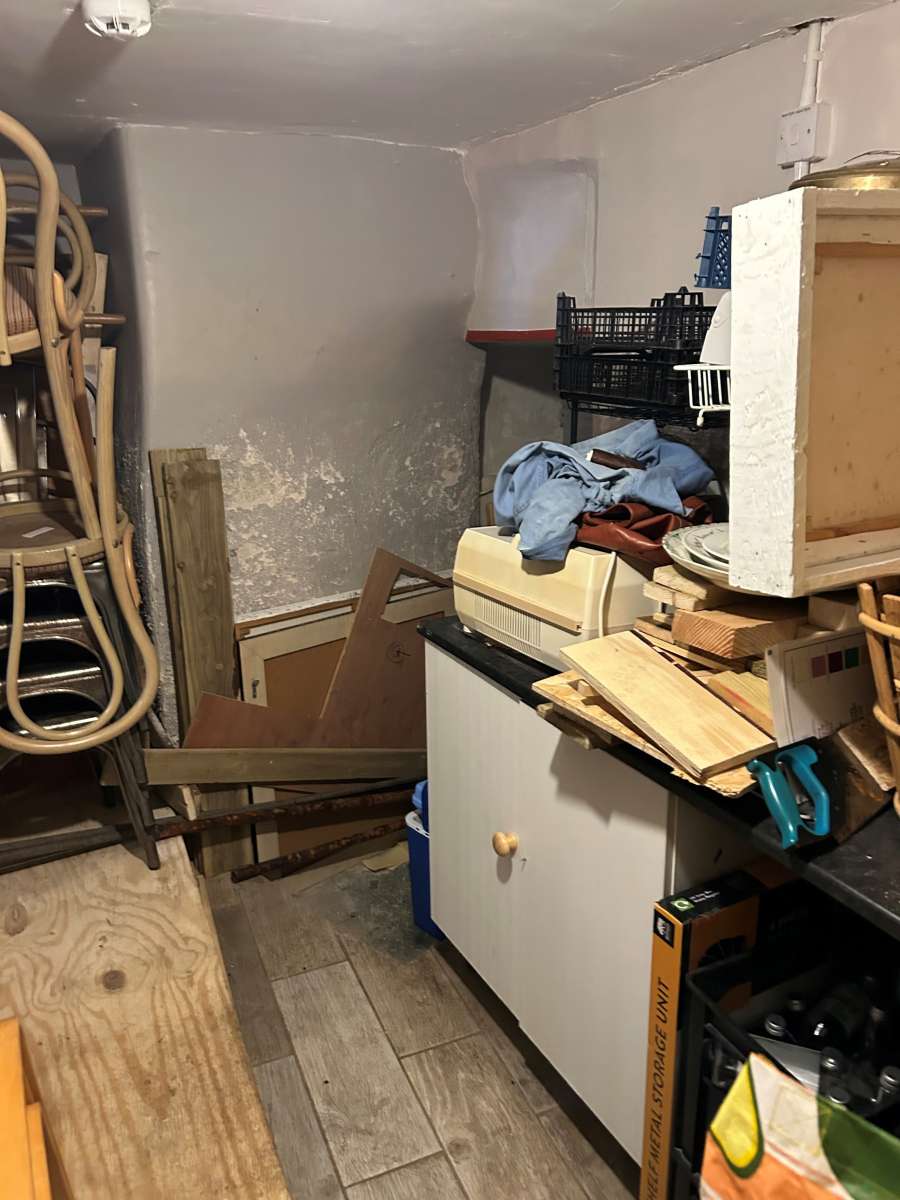 Retail/Shop in Kingsbridge - photo 4