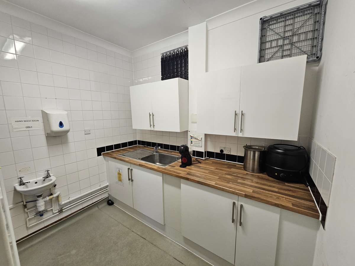 Retail/Shop in Rochester - photo 2