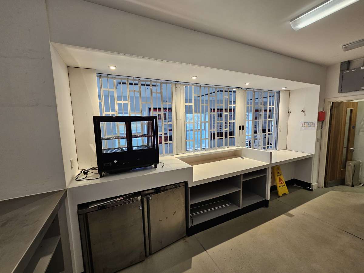 Retail/Shop in Rochester - photo 4