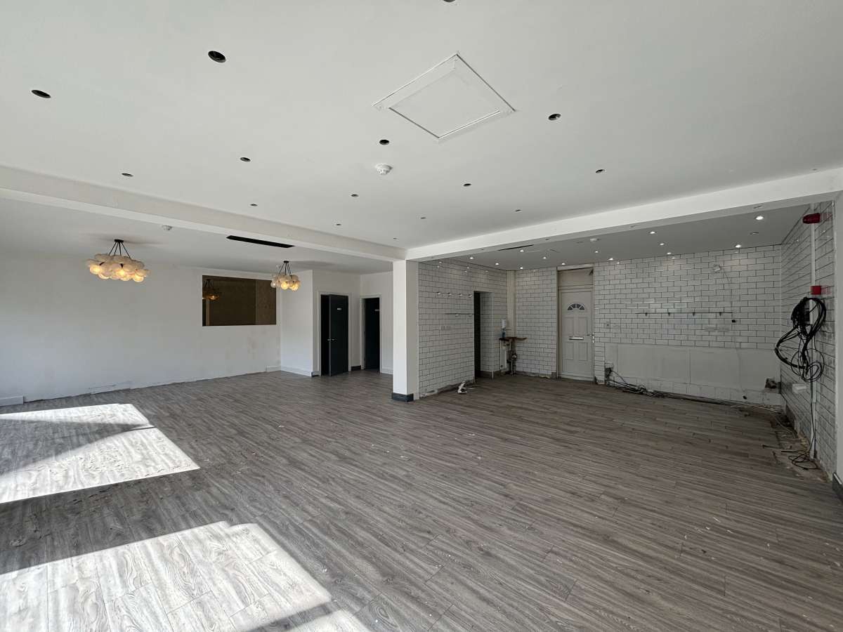 Retail/Shop in Sowerby Bridge - photo 2