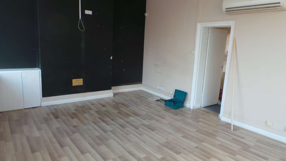 Retail/Shop in Ashford - photo 2