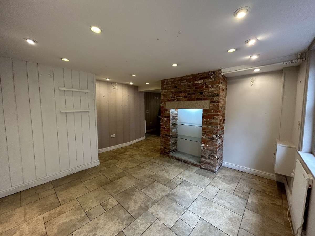 Retail/Shop in Ashbourne - photo 2