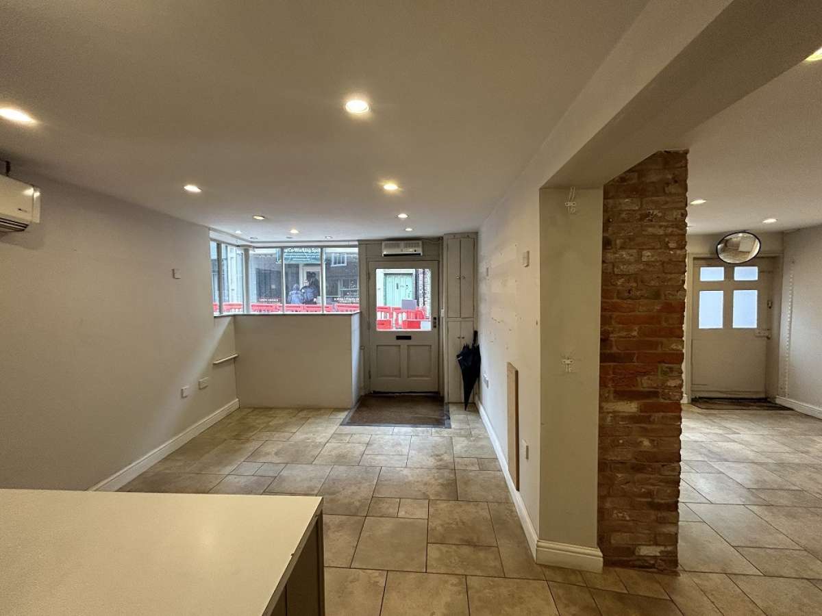 Retail/Shop in Ashbourne - photo 3