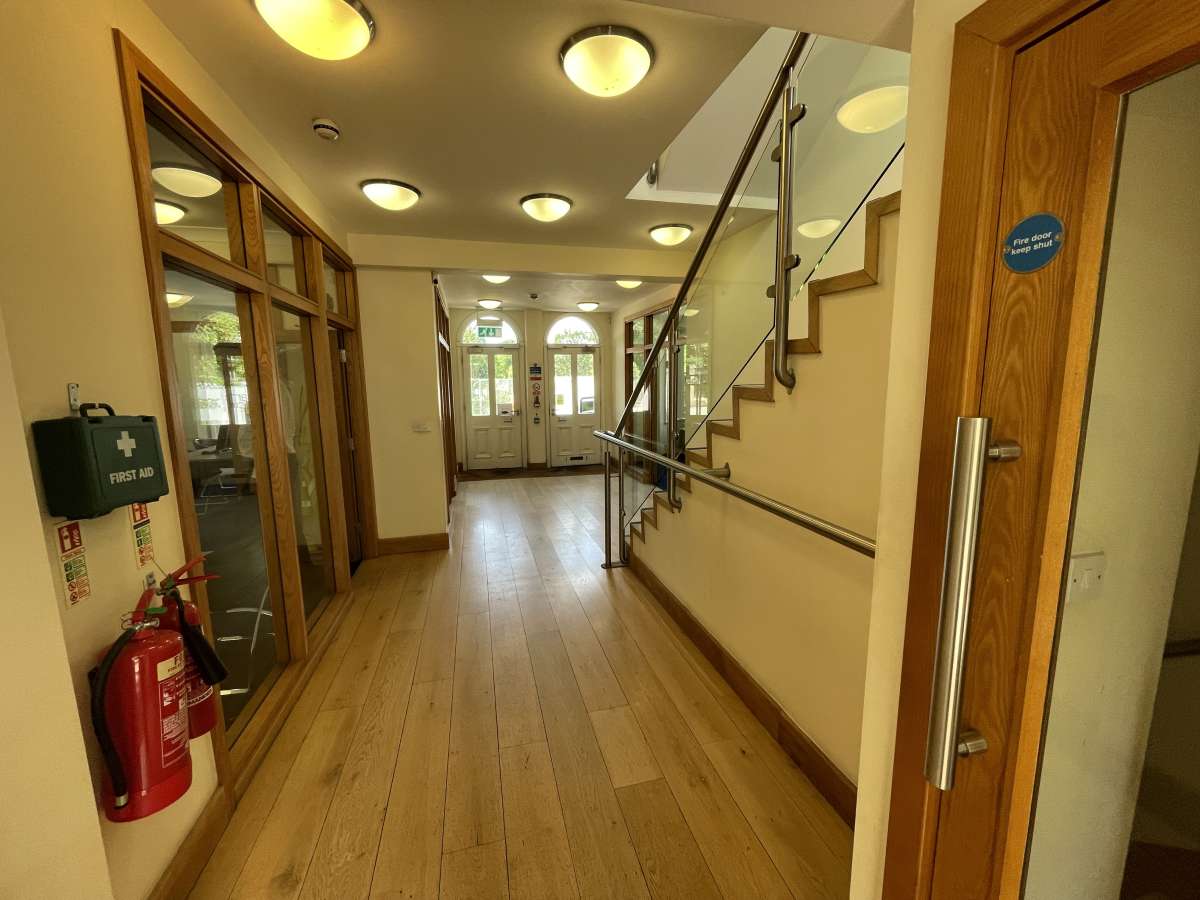 Retail/Shop in Cambridge - photo 3