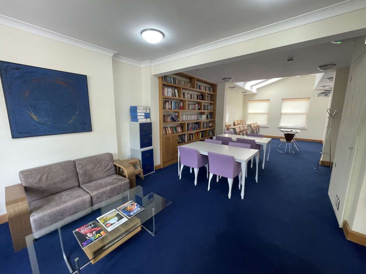 Retail/Shop in Cambridge - photo 4