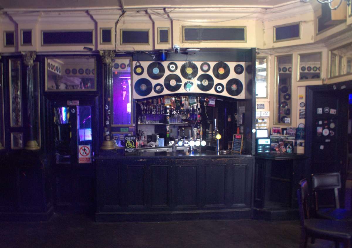 Retail/Shop in London - photo 2