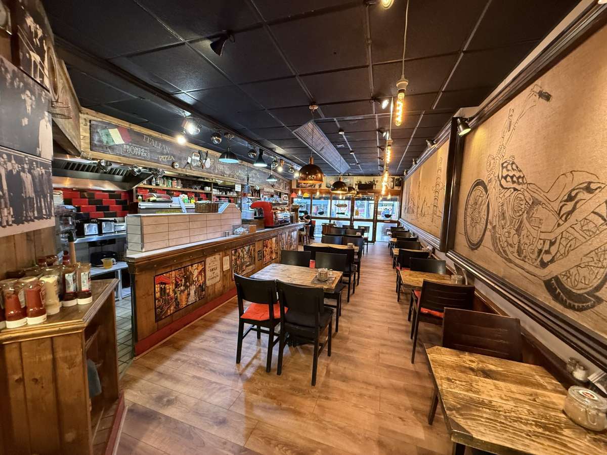 Retail/Shop in Hinckley - photo 2