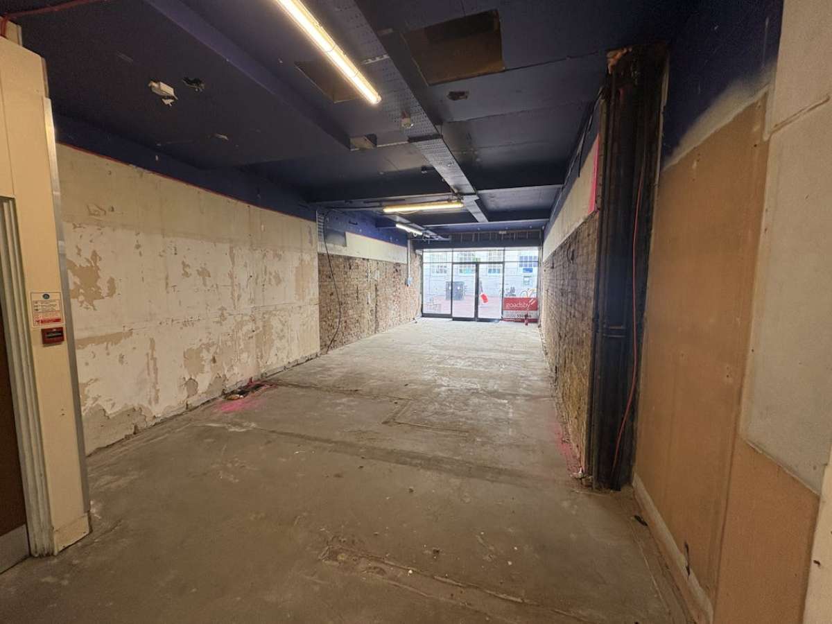 Retail/Shop in Bournemouth - photo 2