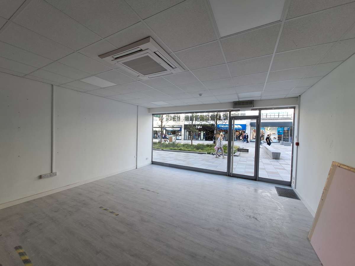 Retail/Shop in Plymouth - photo 4