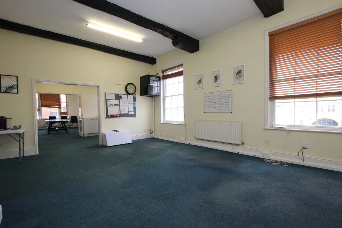 Office in Grantham - photo 4
