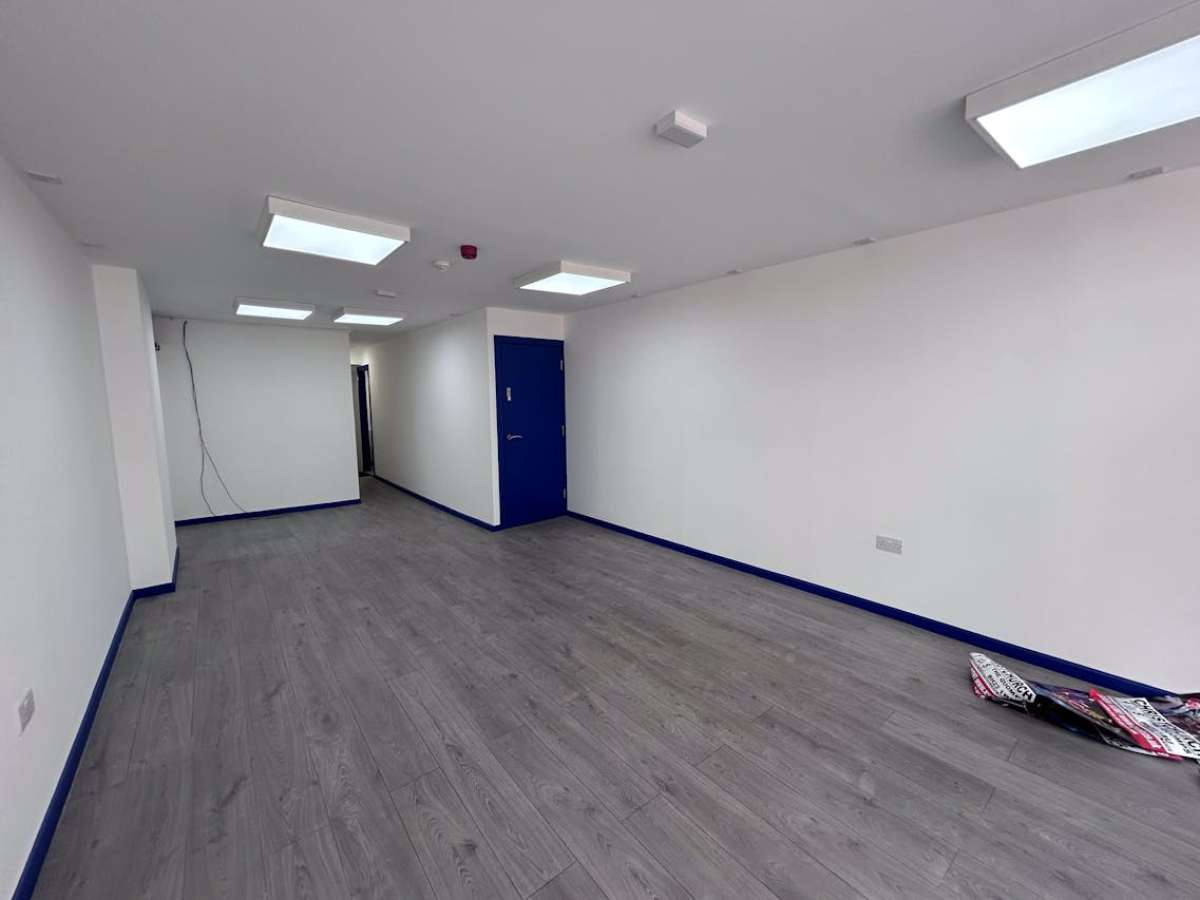 Retail/Shop in Bournemouth - photo 3