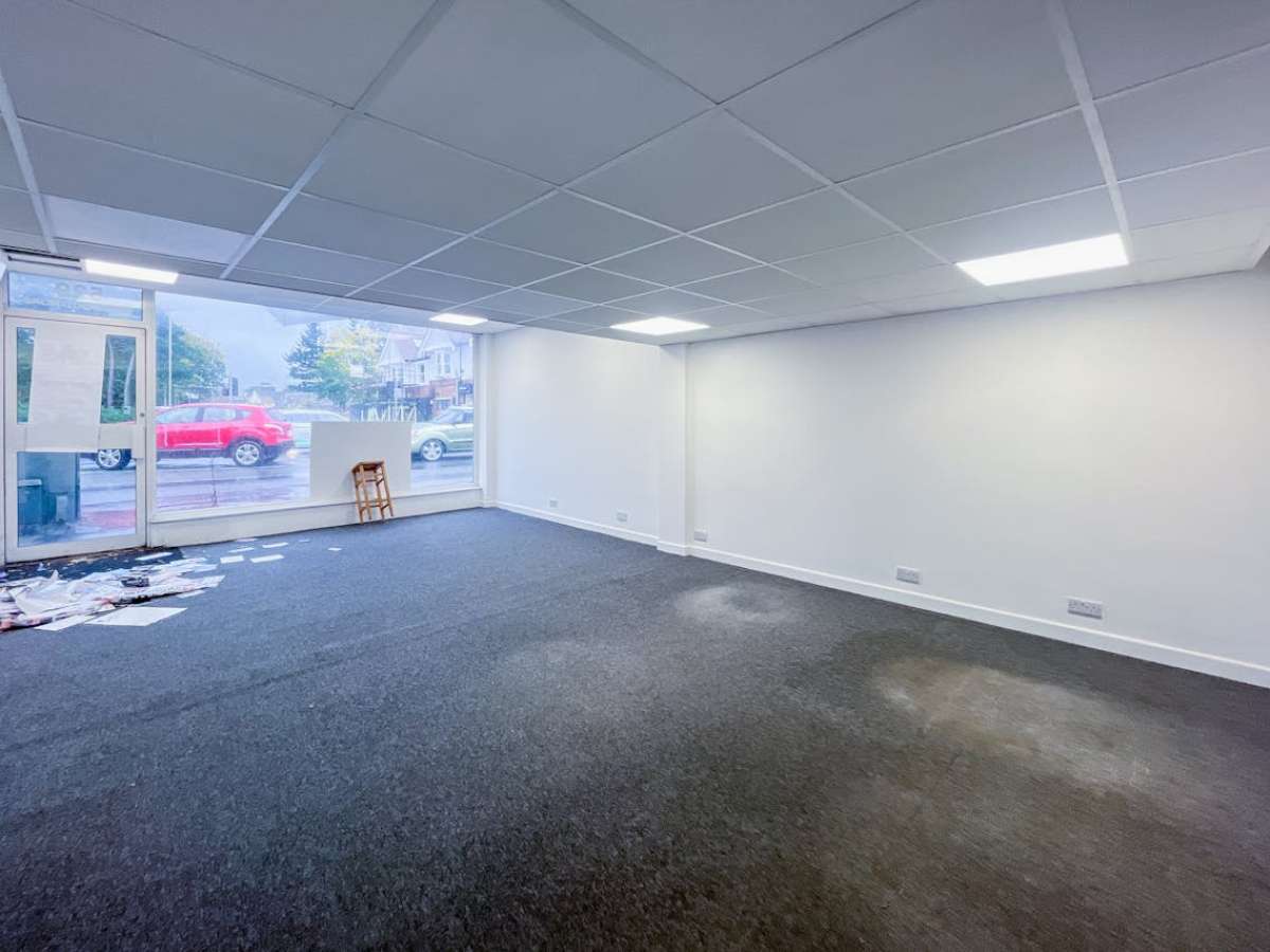 Retail/Shop in Ferndown - photo 3