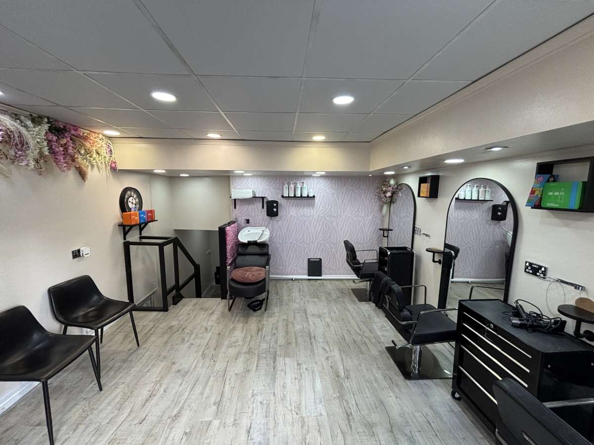 Retail/Shop in Halifax - photo 3