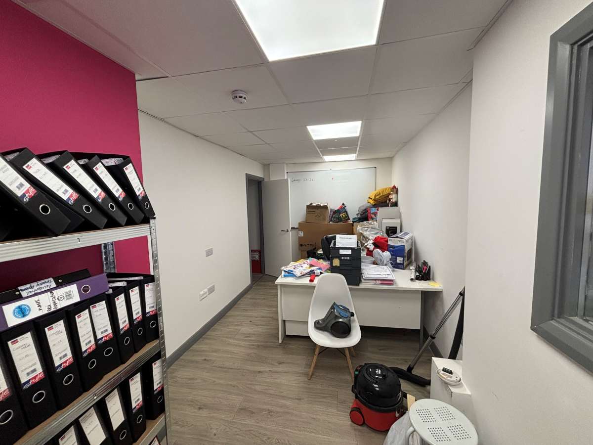 Retail/Shop in Leicester - photo 4