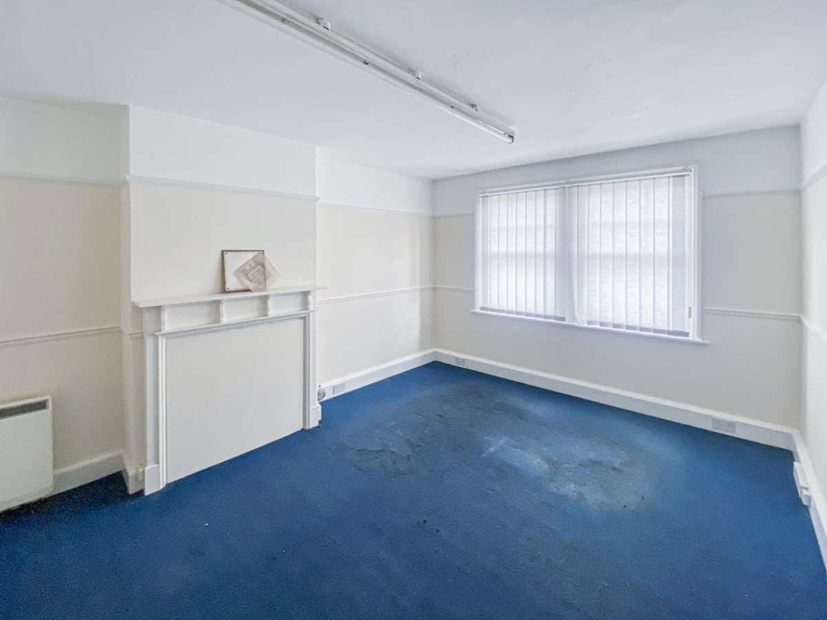 Retail/Shop in Ferndown - photo 2