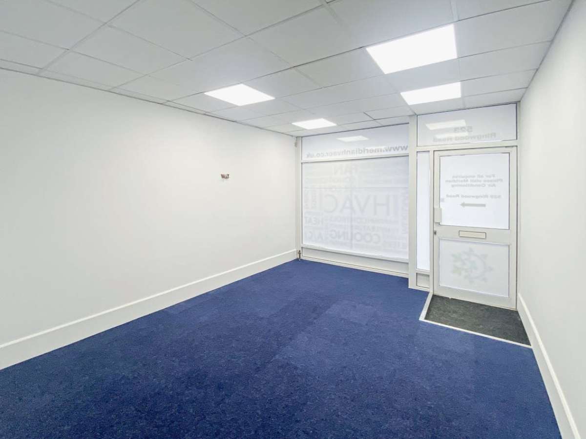 Retail/Shop in Ferndown - photo 3