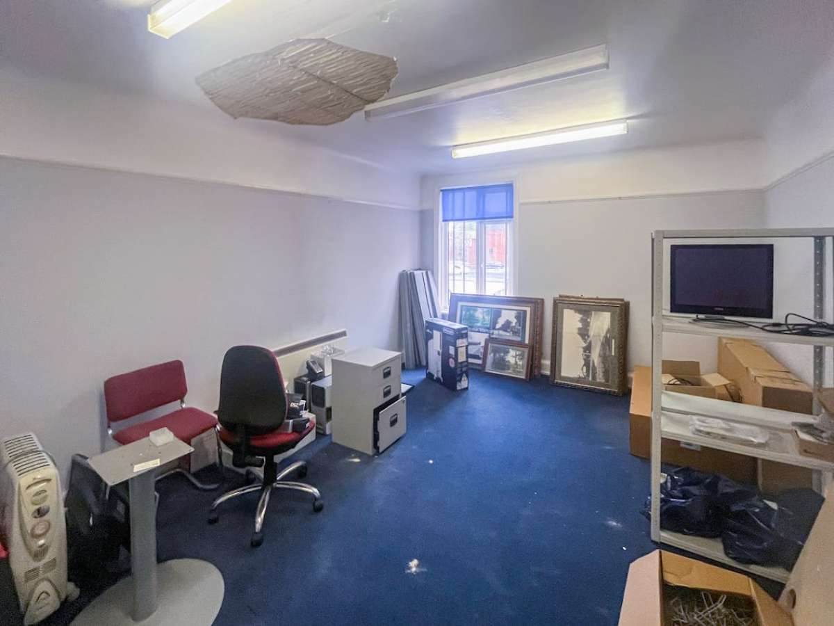 Retail/Shop in Ferndown - photo 4