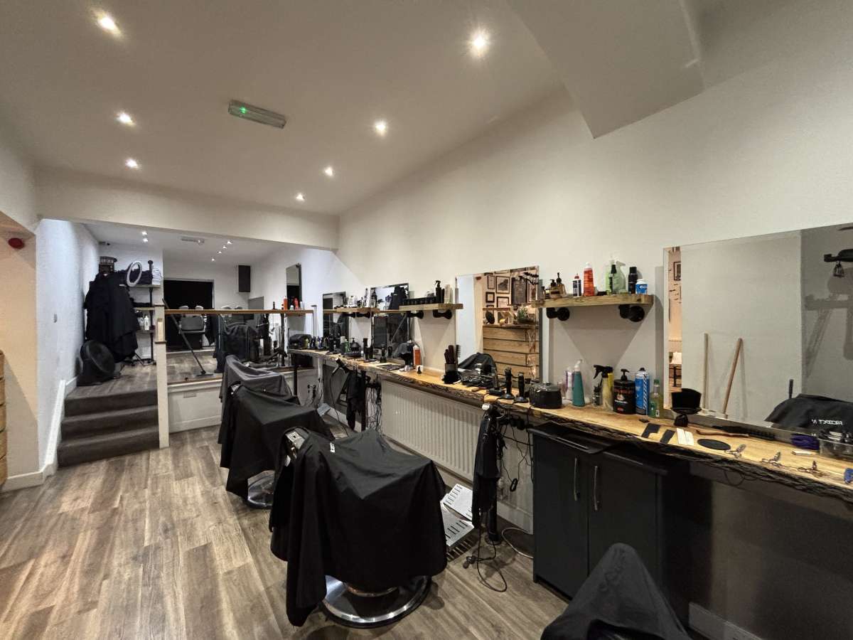 Retail/Shop in Halifax - photo 3