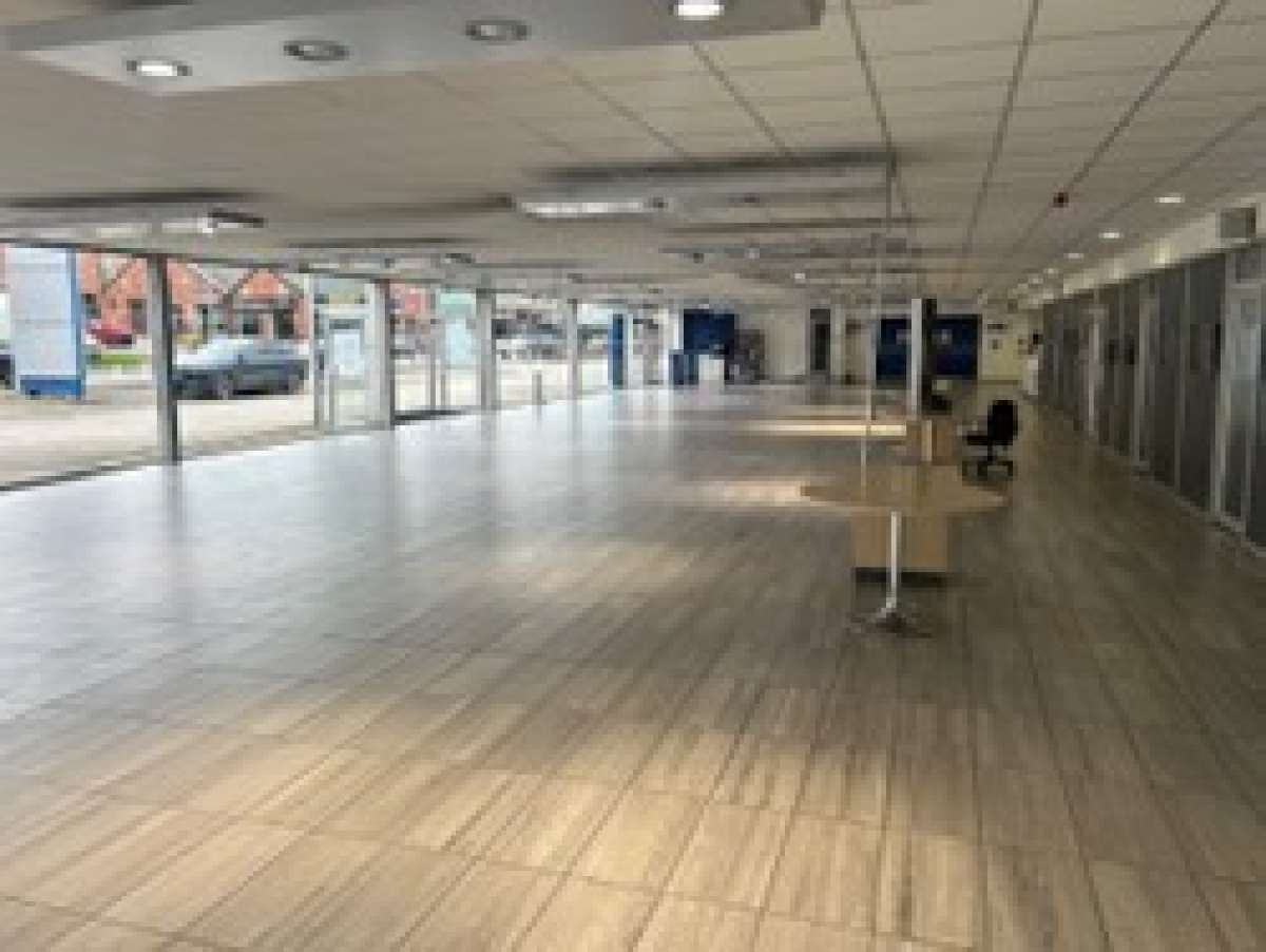 Retail/Shop in Batley - photo 4