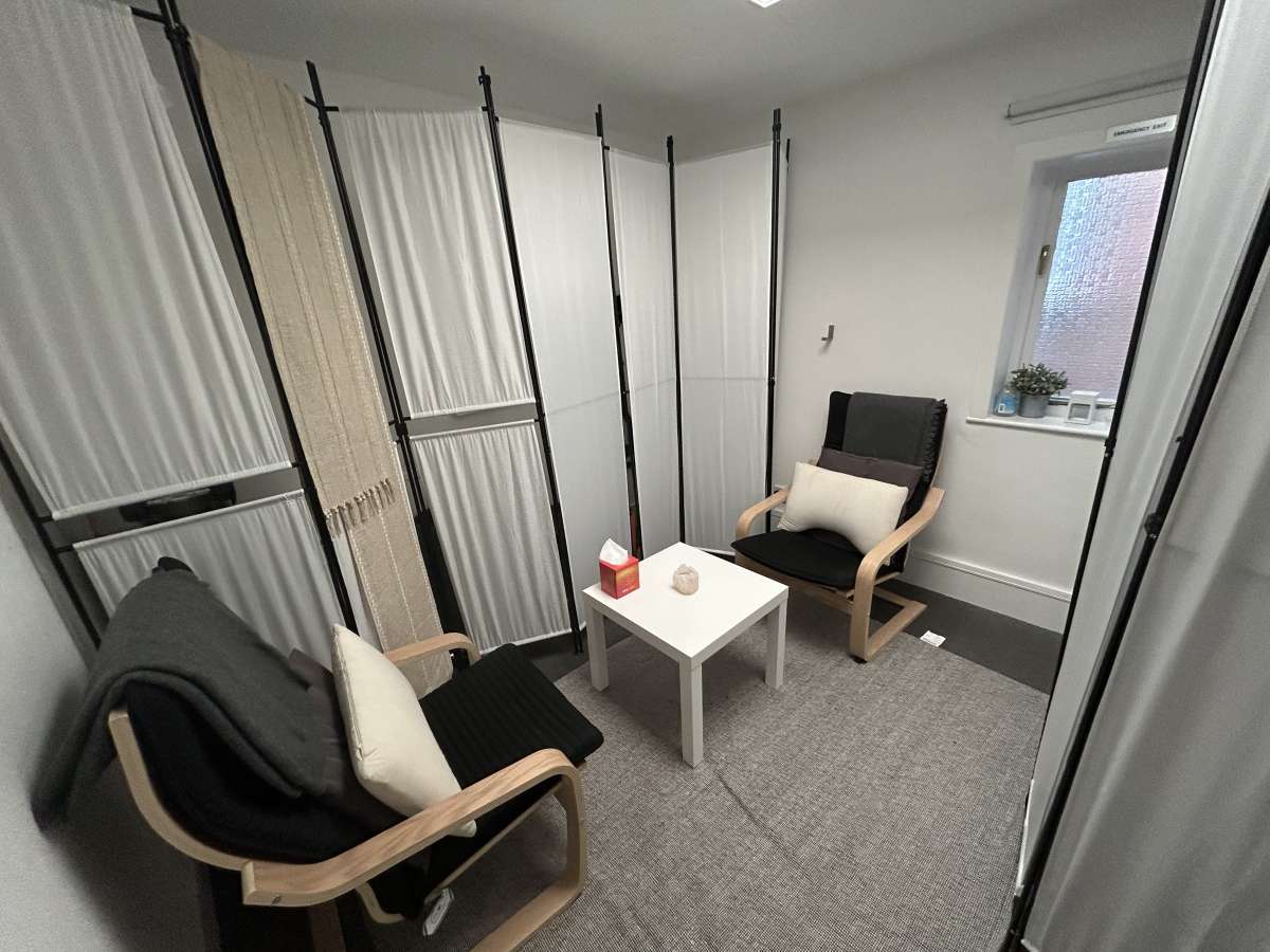 Retail/Shop in Didsbury - photo 2