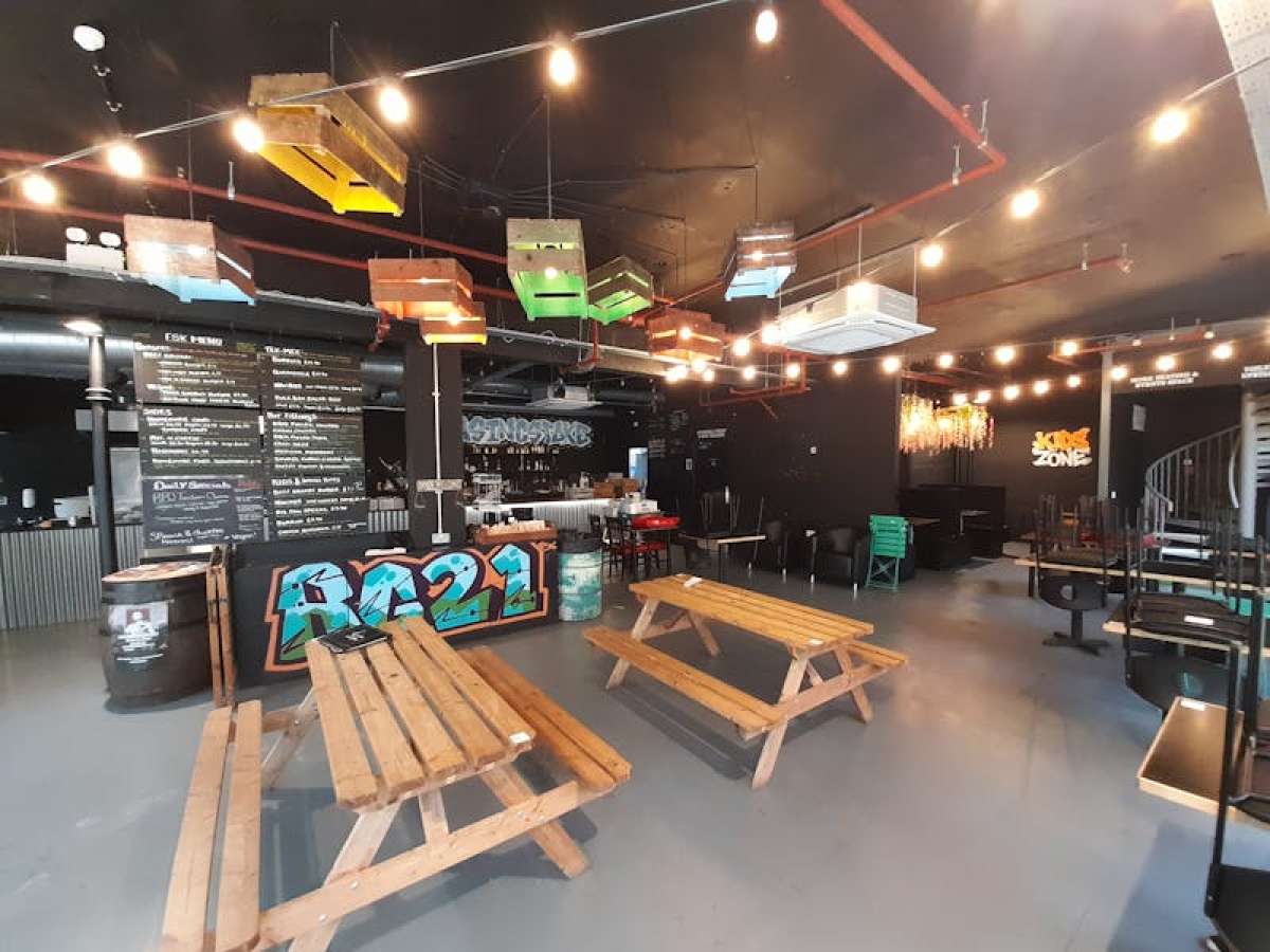 Retail/Shop in Basingstoke - photo 2