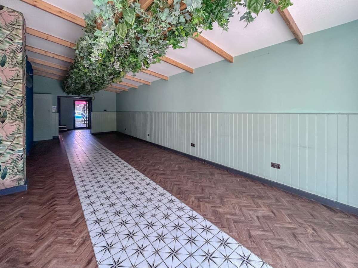 Retail/Shop in Bournemouth - photo 4