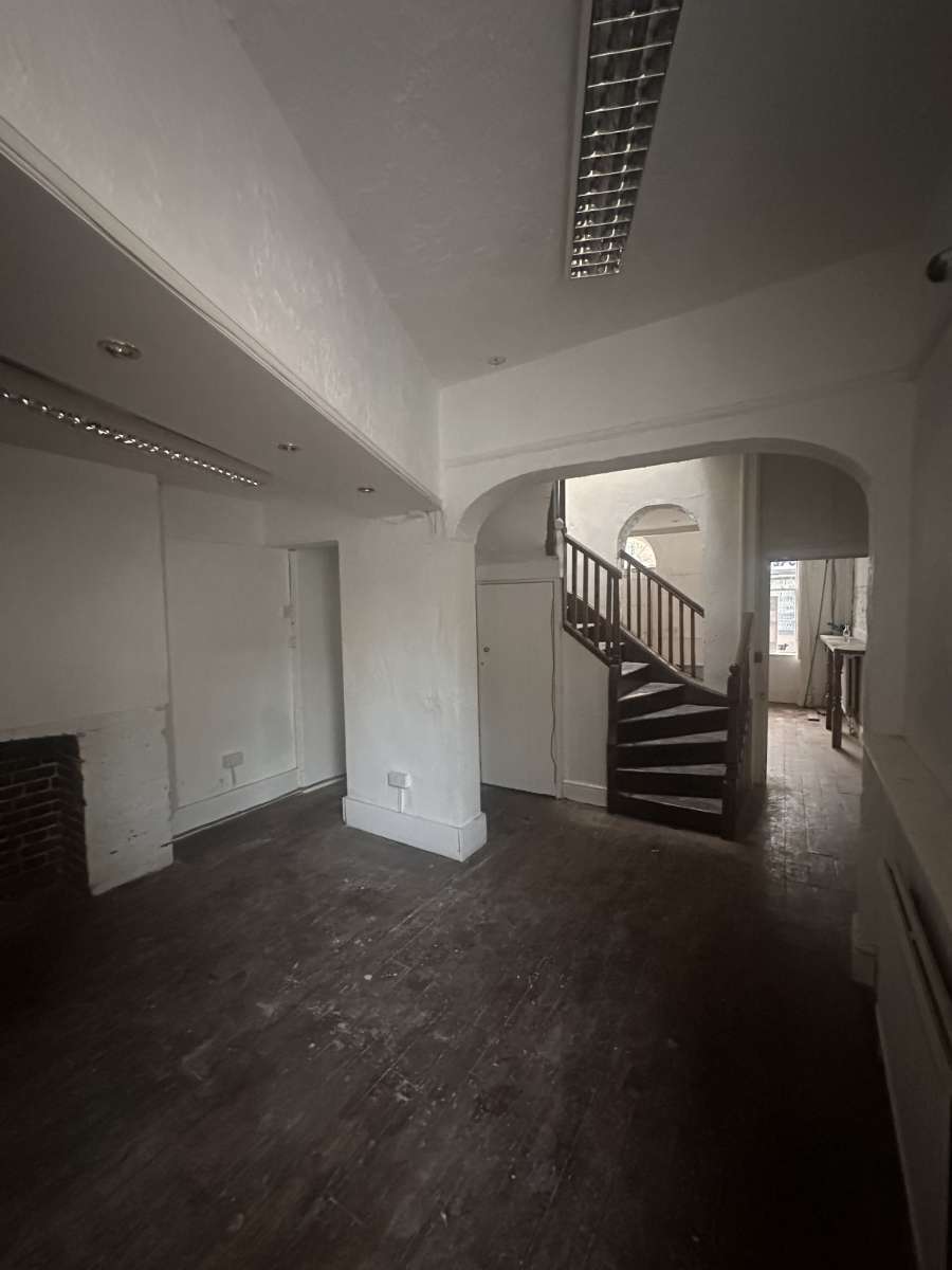 Retail/Shop in Ashford - photo 4