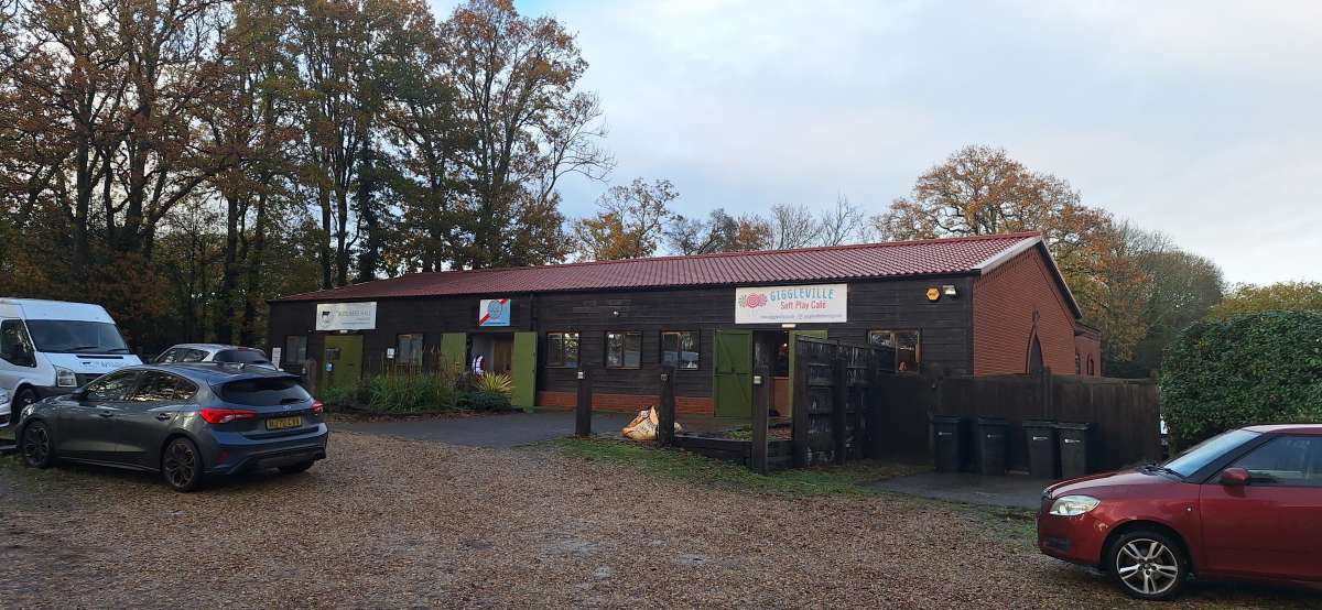 Retail/Shop in Forest Green - photo 2