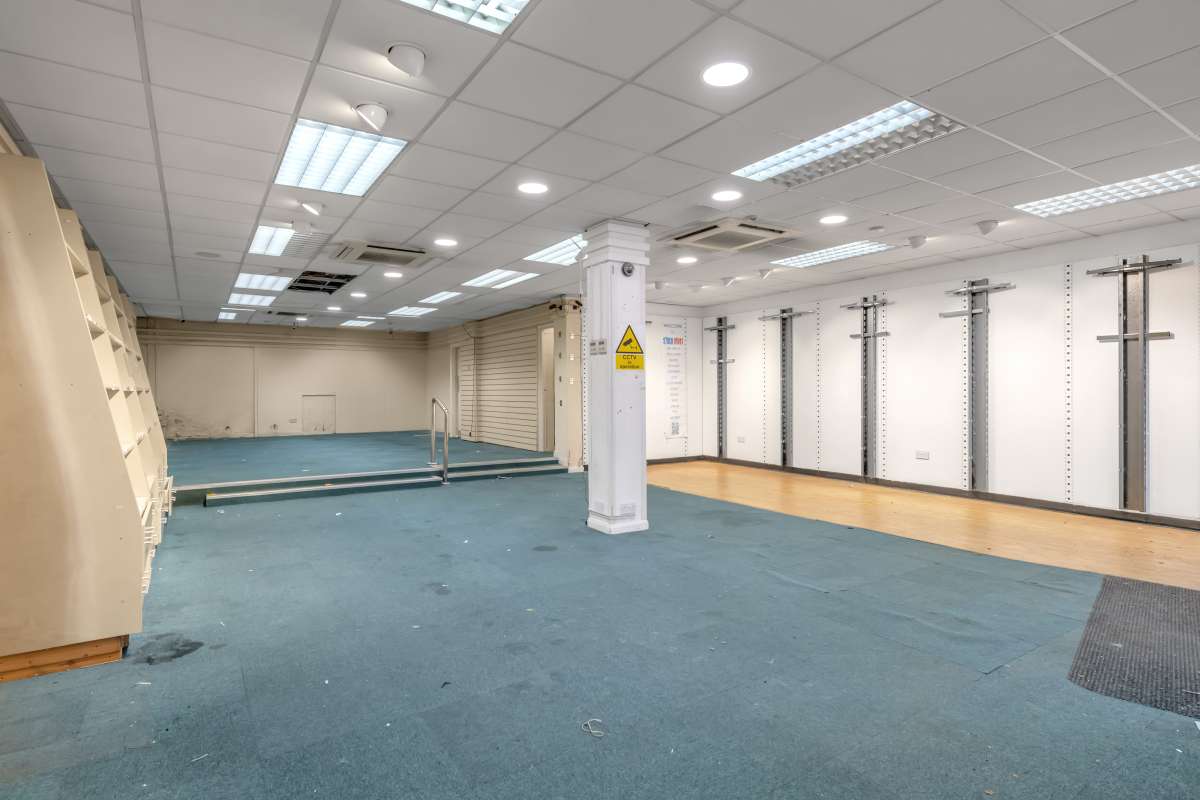 Retail/Shop in Arnold - photo 2