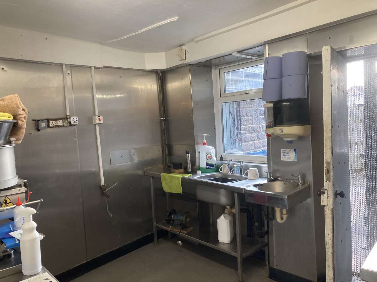 Retail/Shop in High Green - photo 4