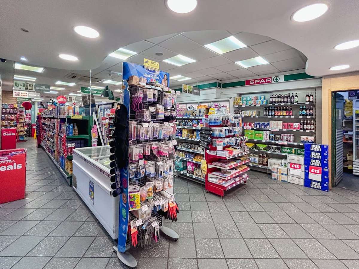 Retail/Shop in Blandford Forum - photo 3