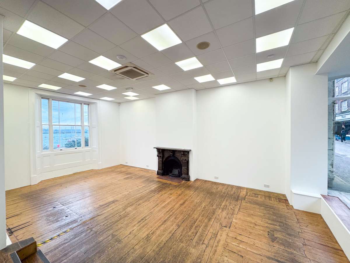 Retail/Shop in Falmouth - photo 4