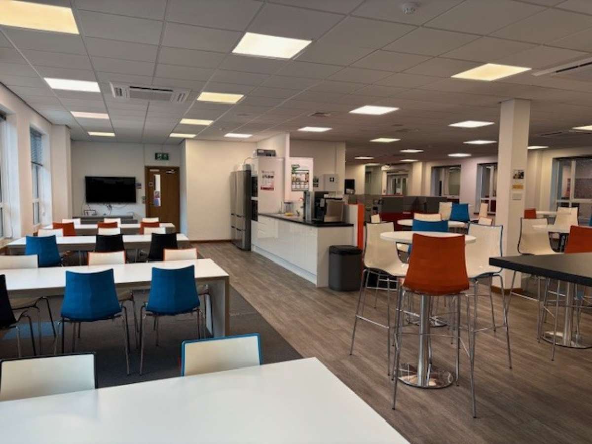 Retail/Shop in Altrincham - photo 2