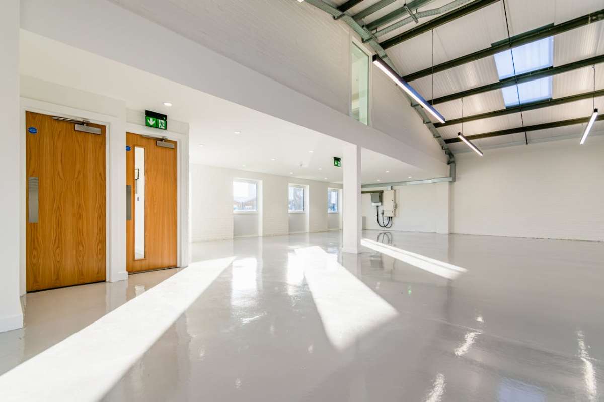 Retail/Shop in New Milton - photo 3