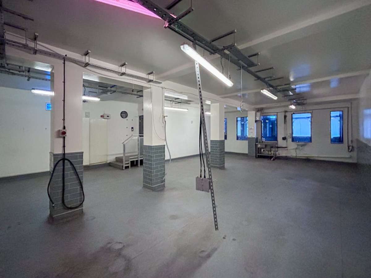 Retail/Shop in Bournemouth - photo 3