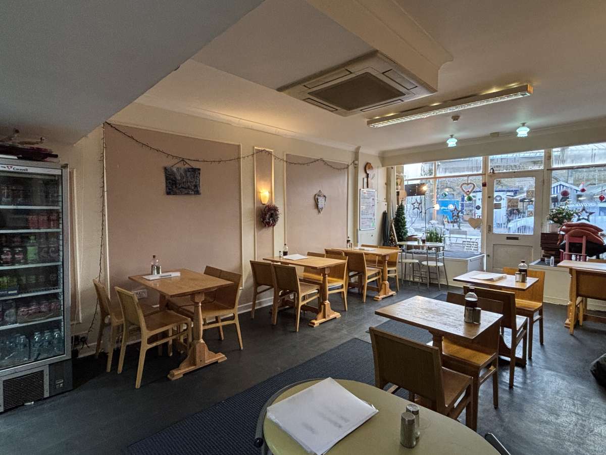 Retail/Shop in Todmorden - photo 2