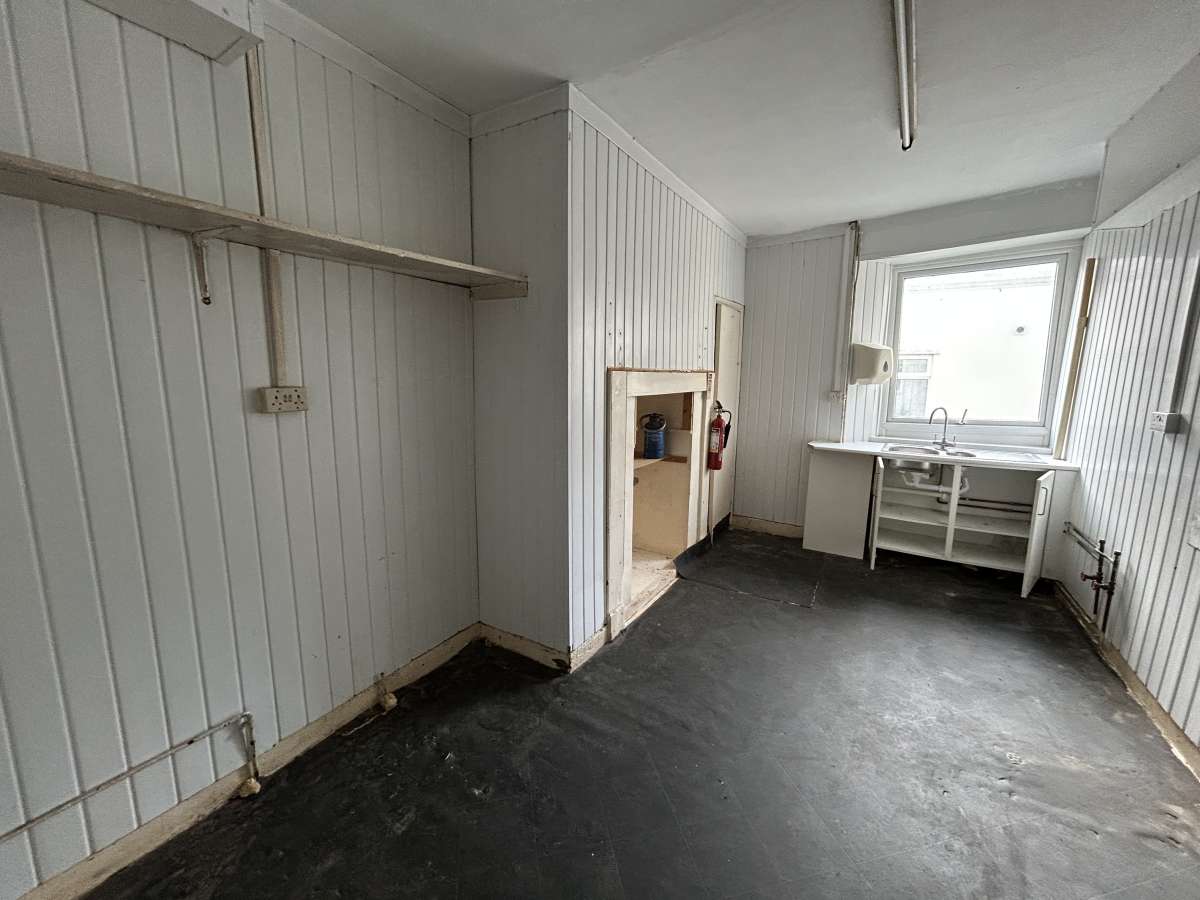 Retail/Shop in Falmouth - photo 4