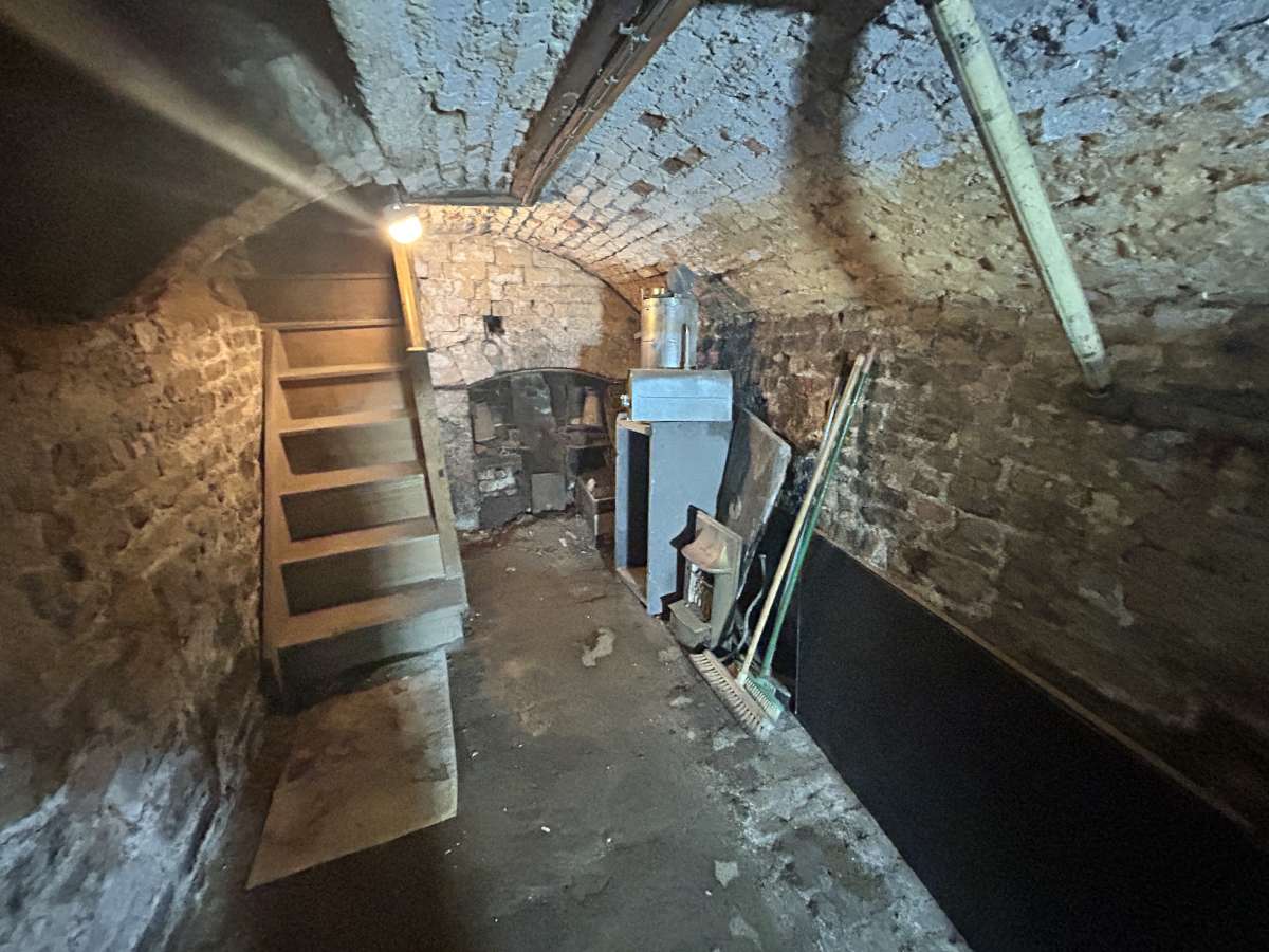 Retail/Shop in Gloucester - photo 2