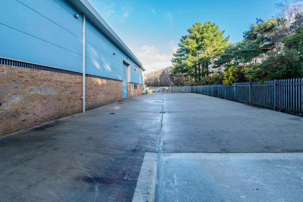 Retail/Shop in Poole - photo 2