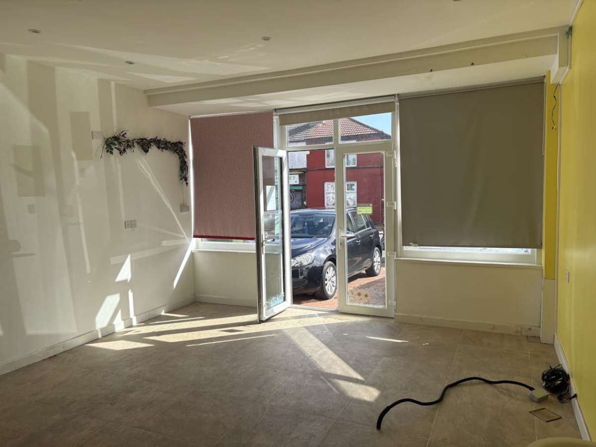 Retail/Shop in Southampton - photo 2