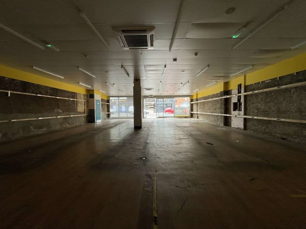 Retail/Shop in Palmers Green - photo 4