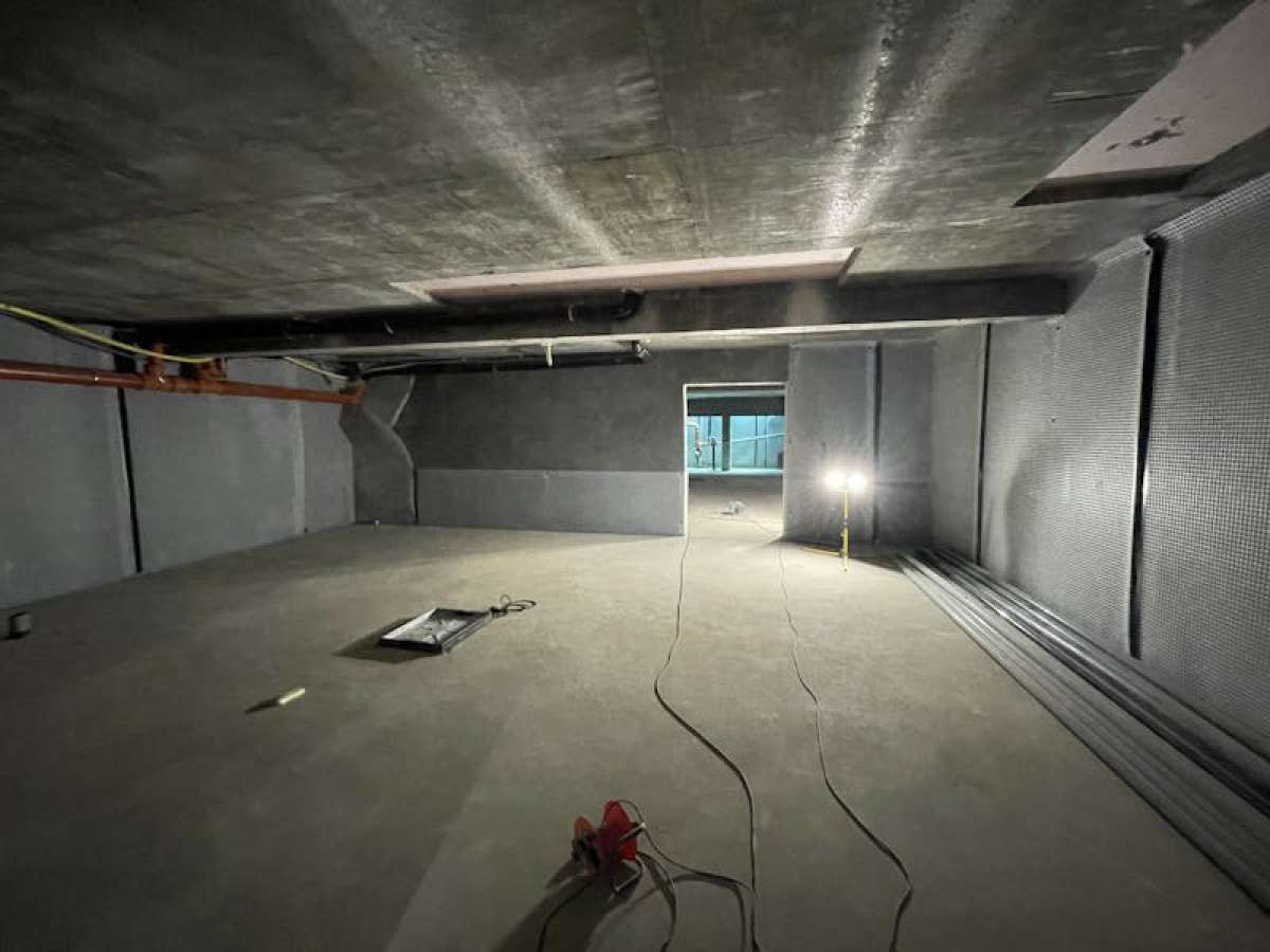 Retail/Shop in London - photo 3