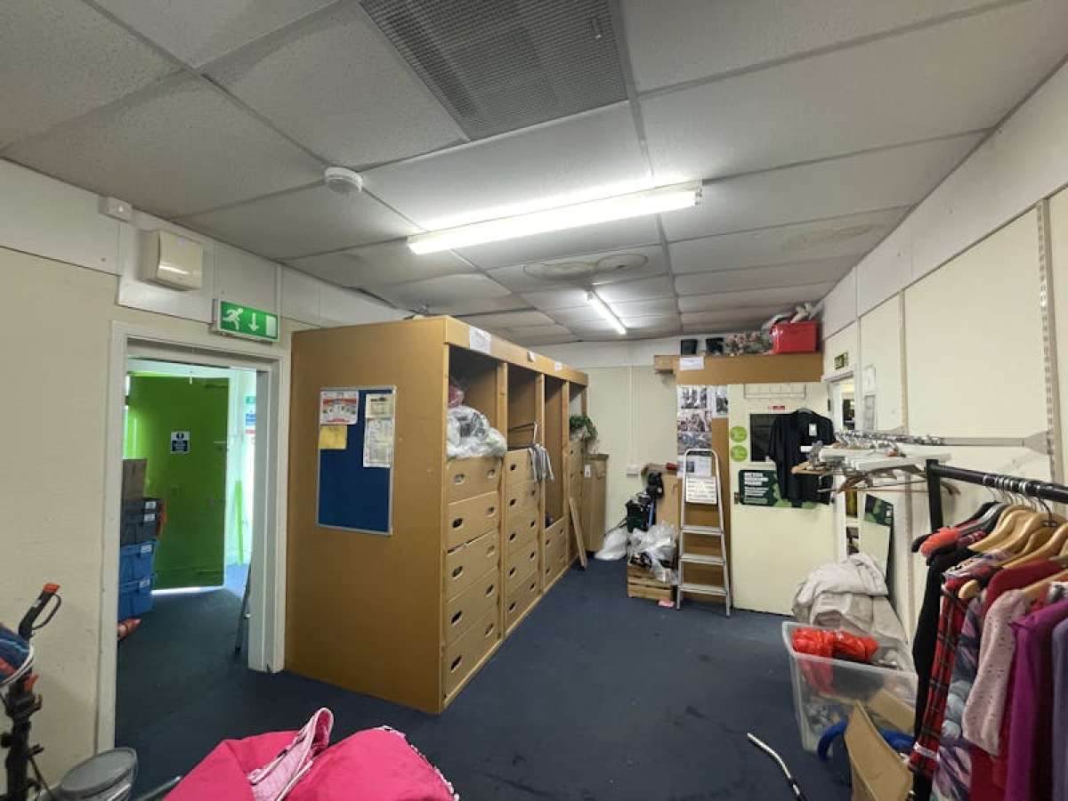 Retail/Shop in London - photo 3