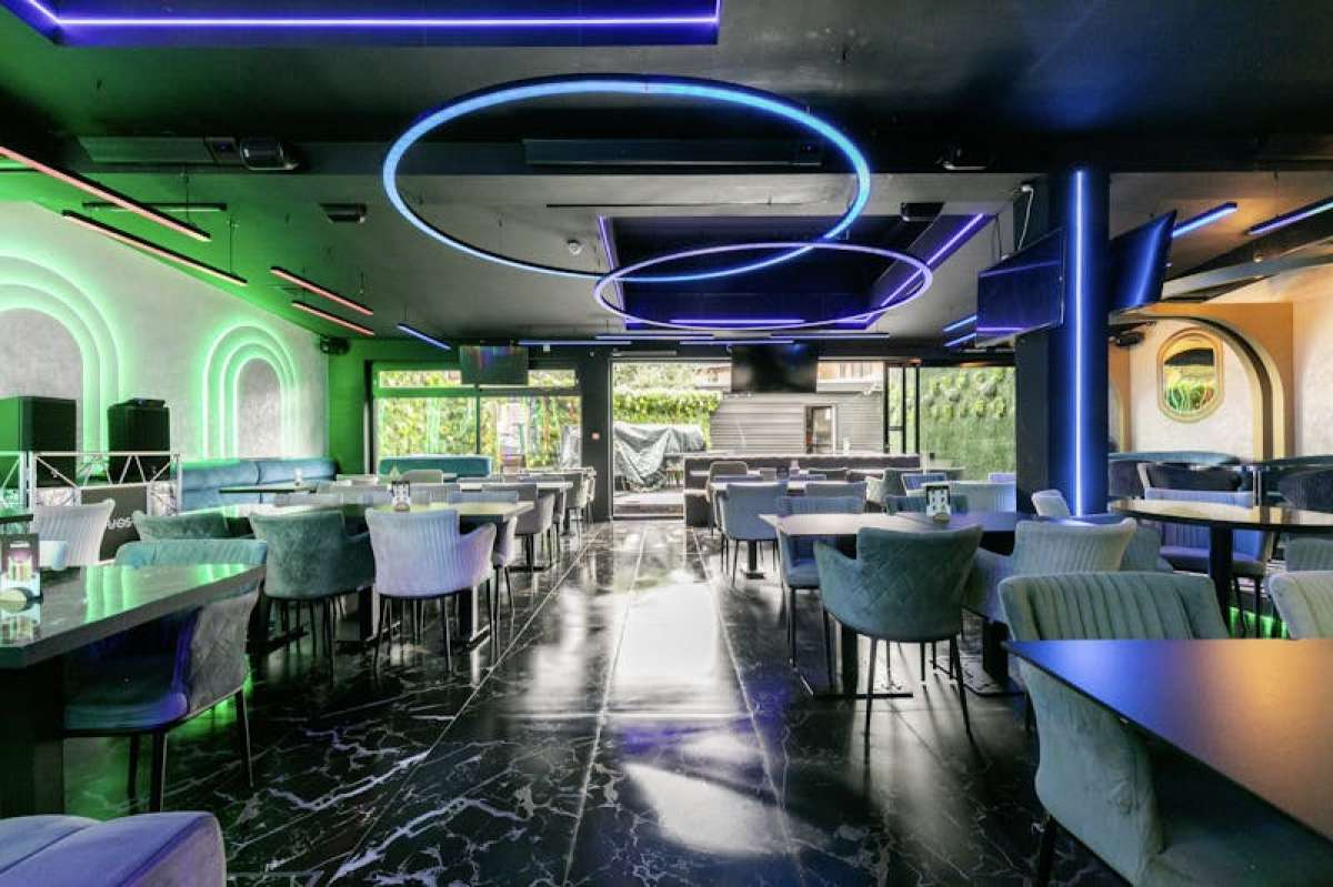 Retail/Shop in Leyton - photo 3