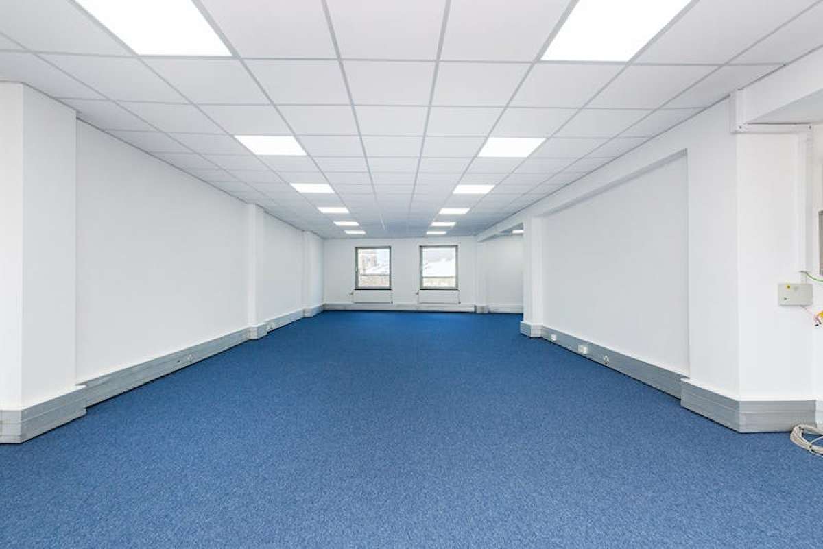 Retail/Shop in London - photo 4