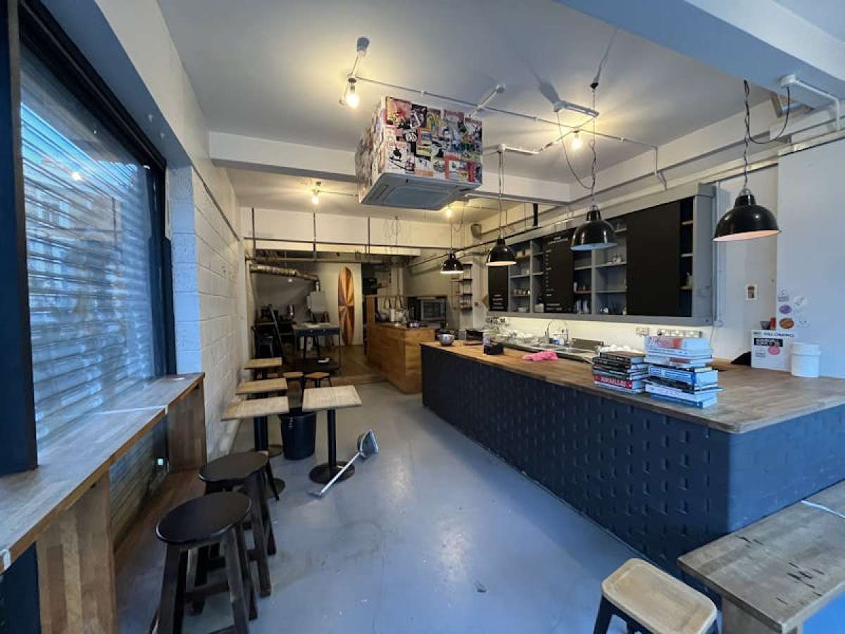 Retail/Shop in London - photo 2